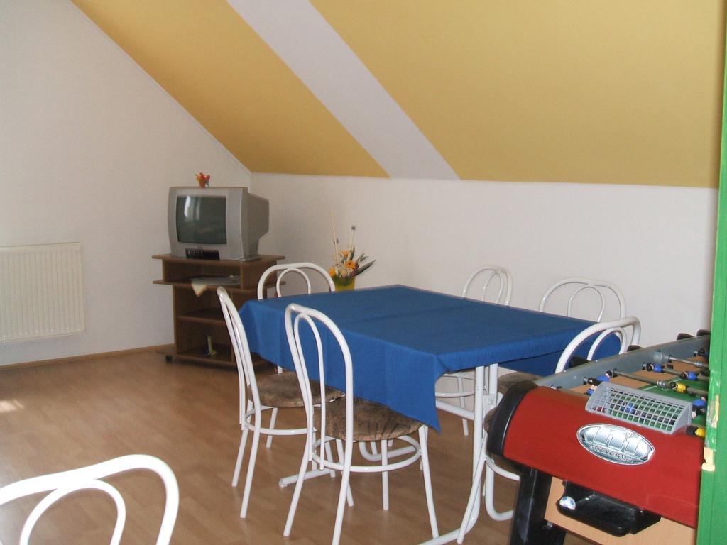 Feherszeker Apartmanok Abádszalók Rum bild