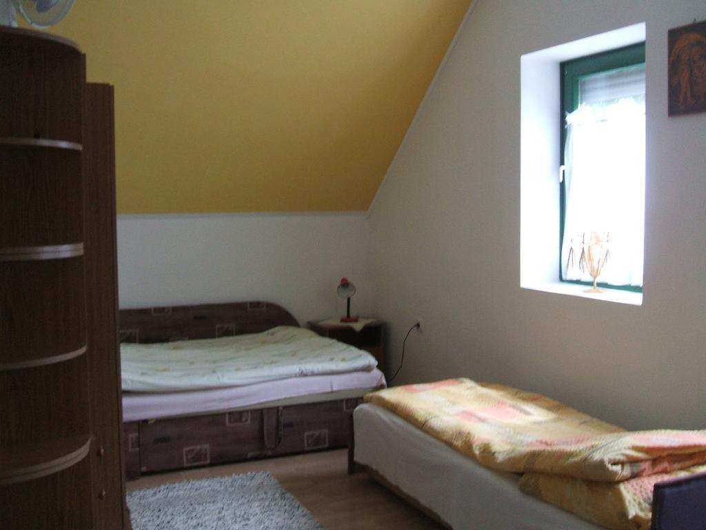 Feherszeker Apartmanok Abádszalók Rum bild