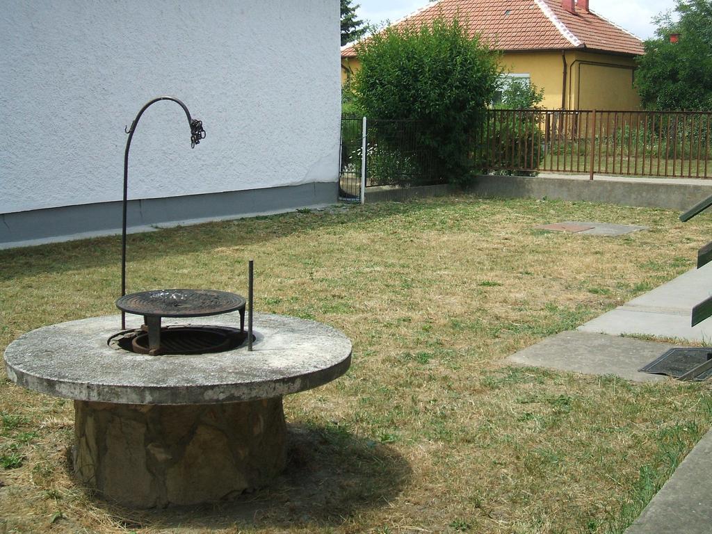 Feherszeker Apartmanok Abádszalók Exteriör bild