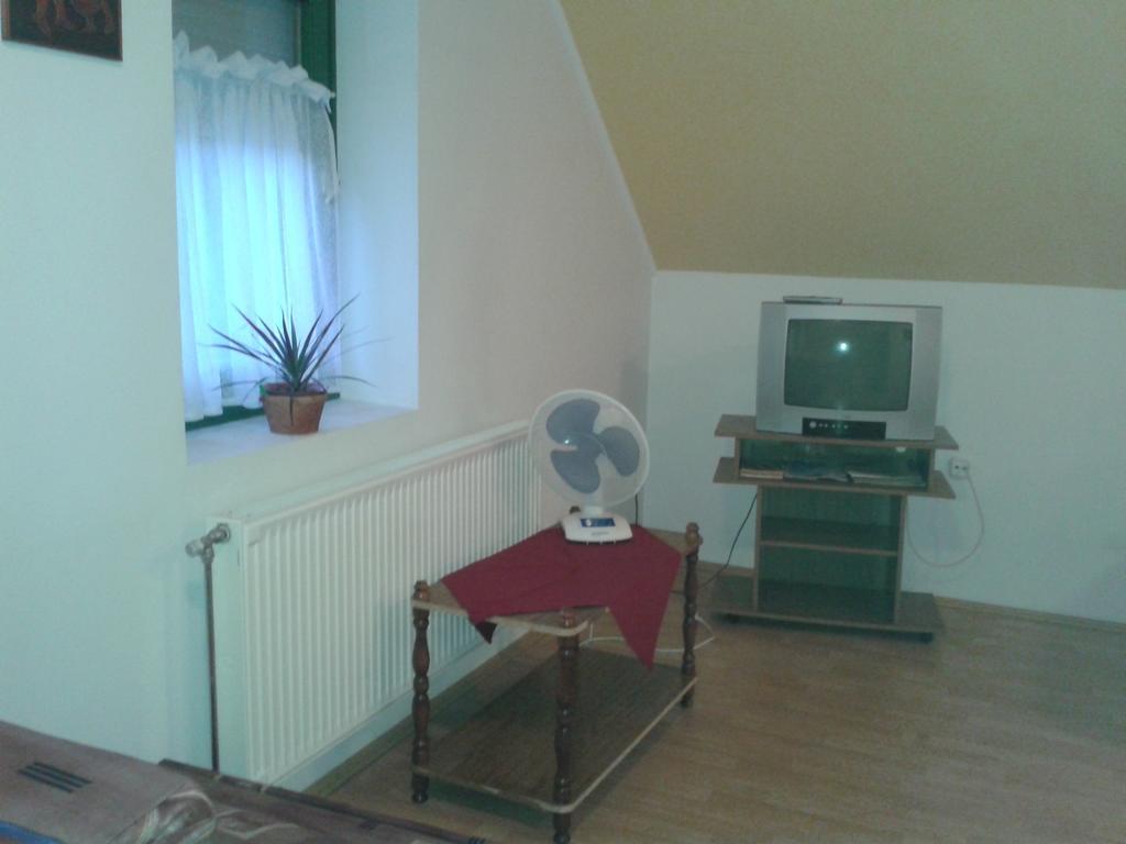 Feherszeker Apartmanok Abádszalók Rum bild